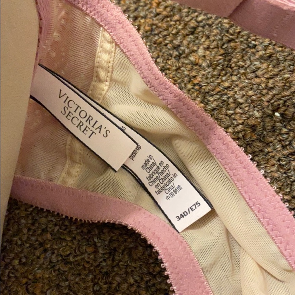 VS Bras - Picture 4 of 5